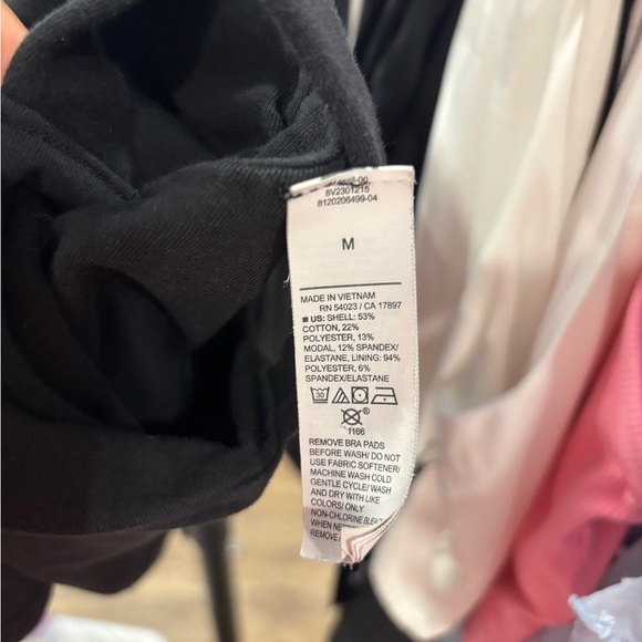 Old Navy Strappy Crop Top - Picture 4 of 4